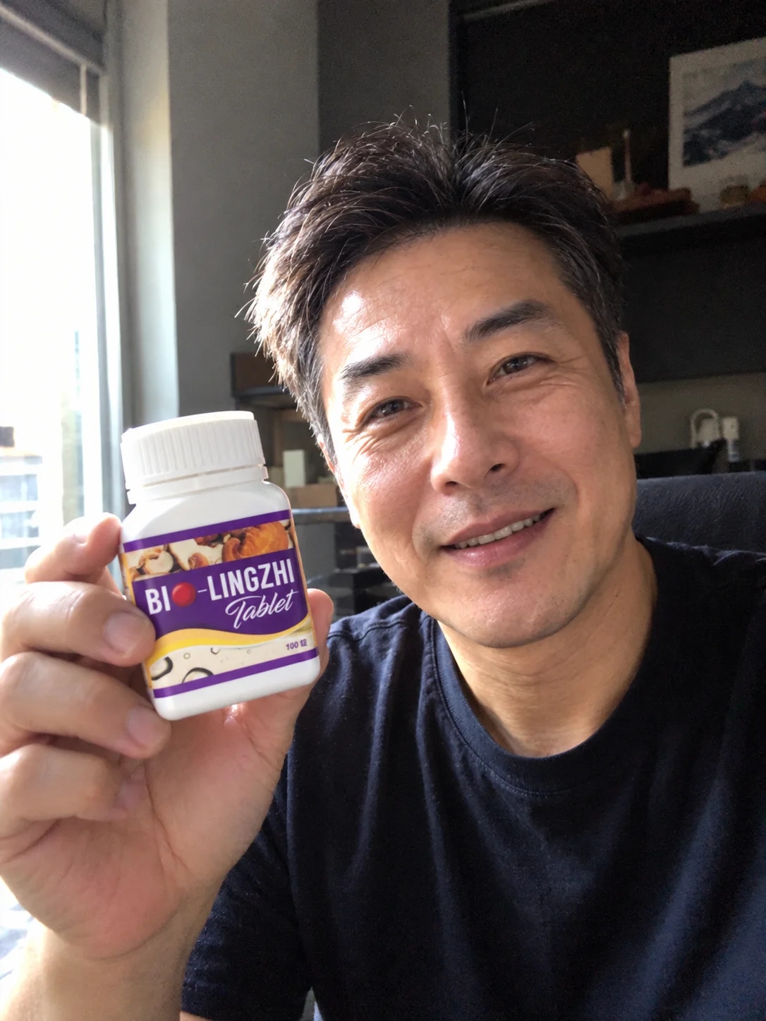 顧客實拍:爺爺拿著百優靈芝比讚